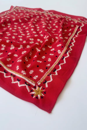 Daisies Bandana with Embroidery